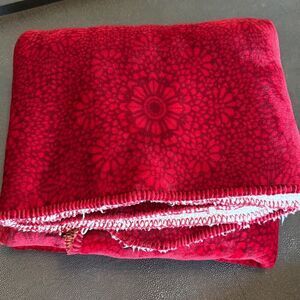 Sonoma Life+Style Red Floral Plush Faux Fur Blanket 50”X60”